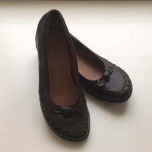 Hush Puppies - Brown Leather with Bow - Size 7.5